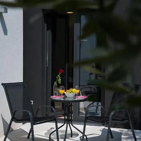 Lucky Charm Apartment *